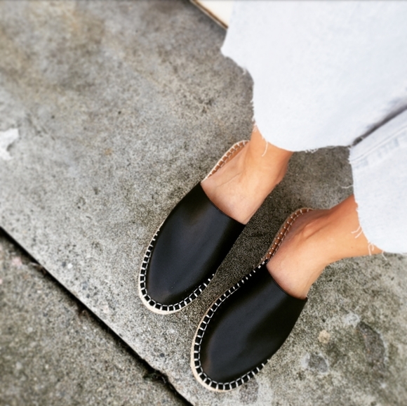 🚨END OF SUMMER SALE// Black mule espadrille - Picture 2 of 6